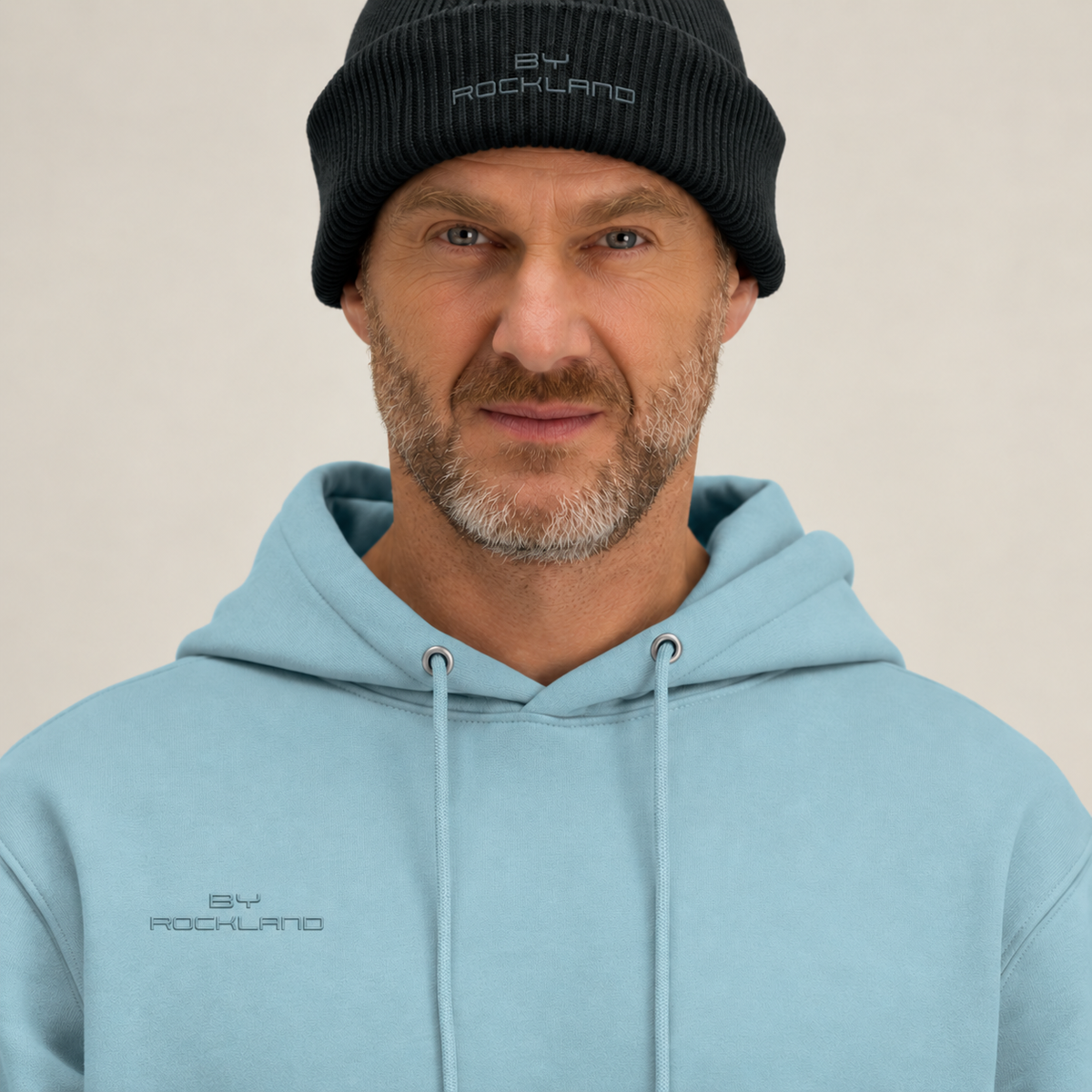 By Rockland logo geborduurd op textiel